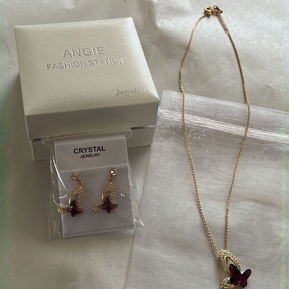 Beautiful & Classy Necklace & Earring Set - Picture 4 of 4